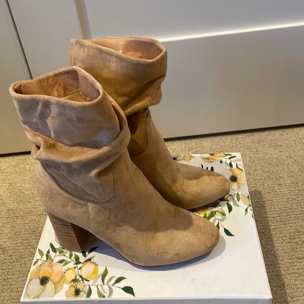 Light tan slouch booties